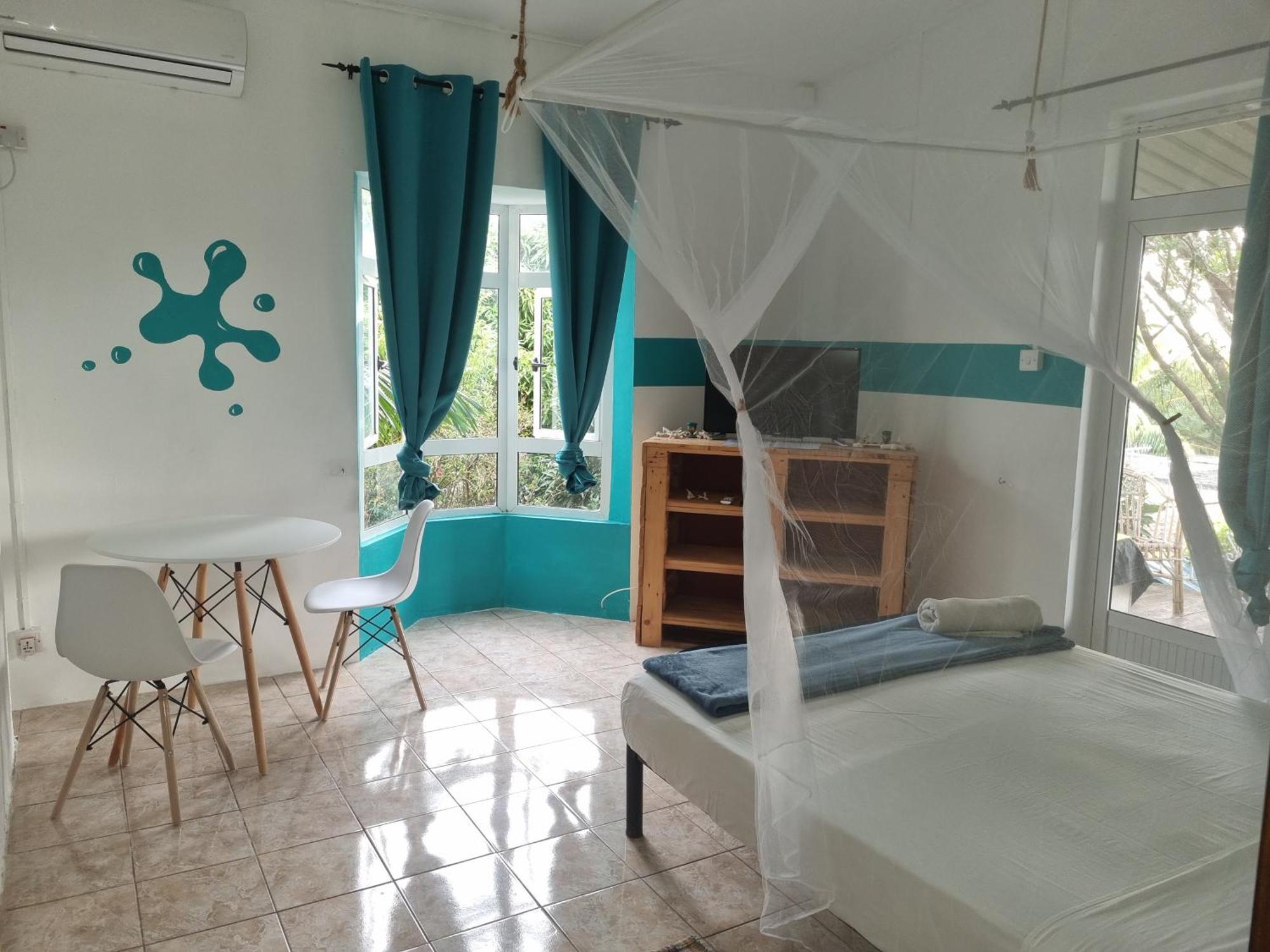 Surf House Hotel La Gaulette Room photo